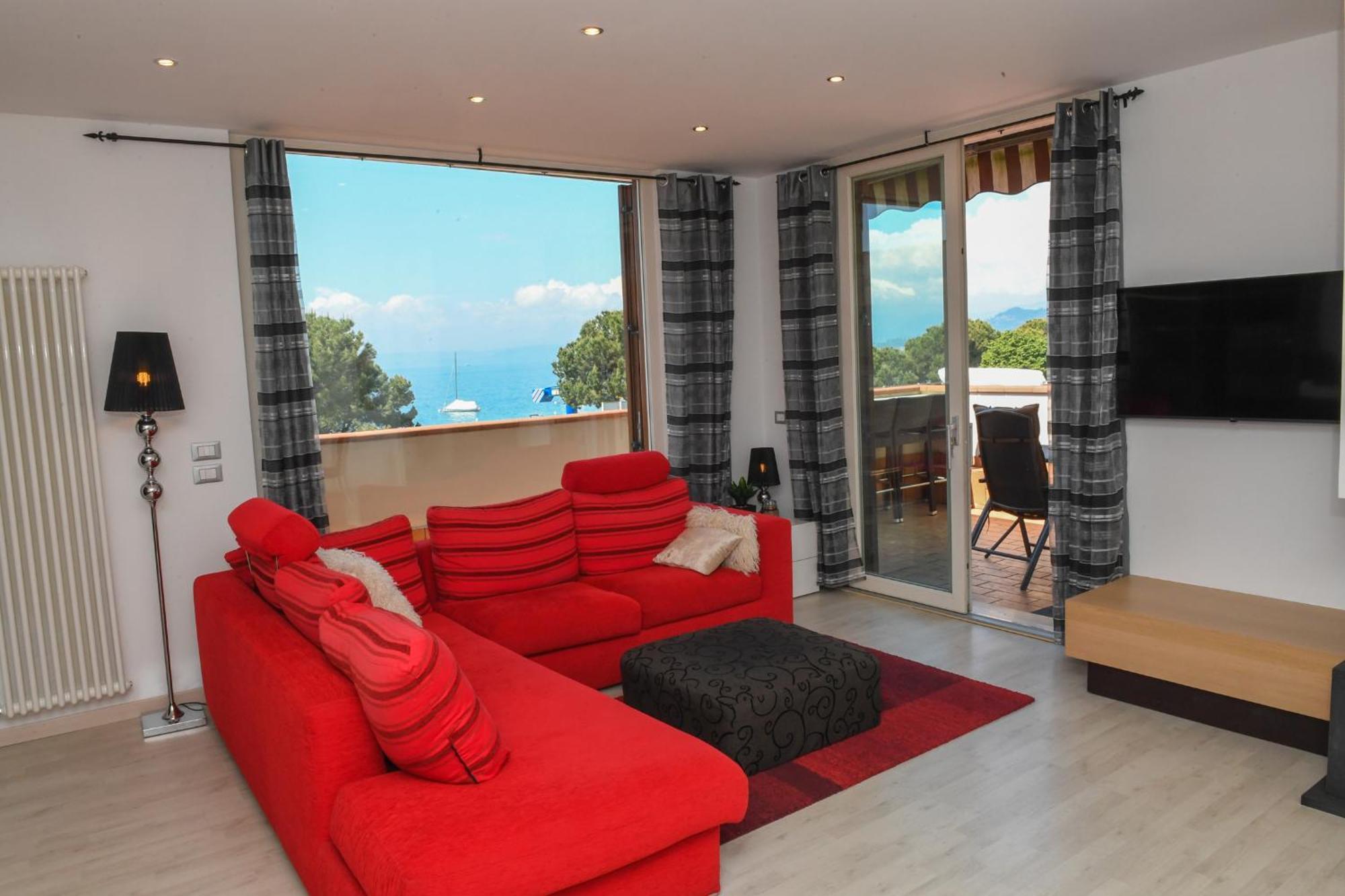 شقة Favola Bella The Panoramic Penthouse باردولينو المظهر الخارجي الصورة