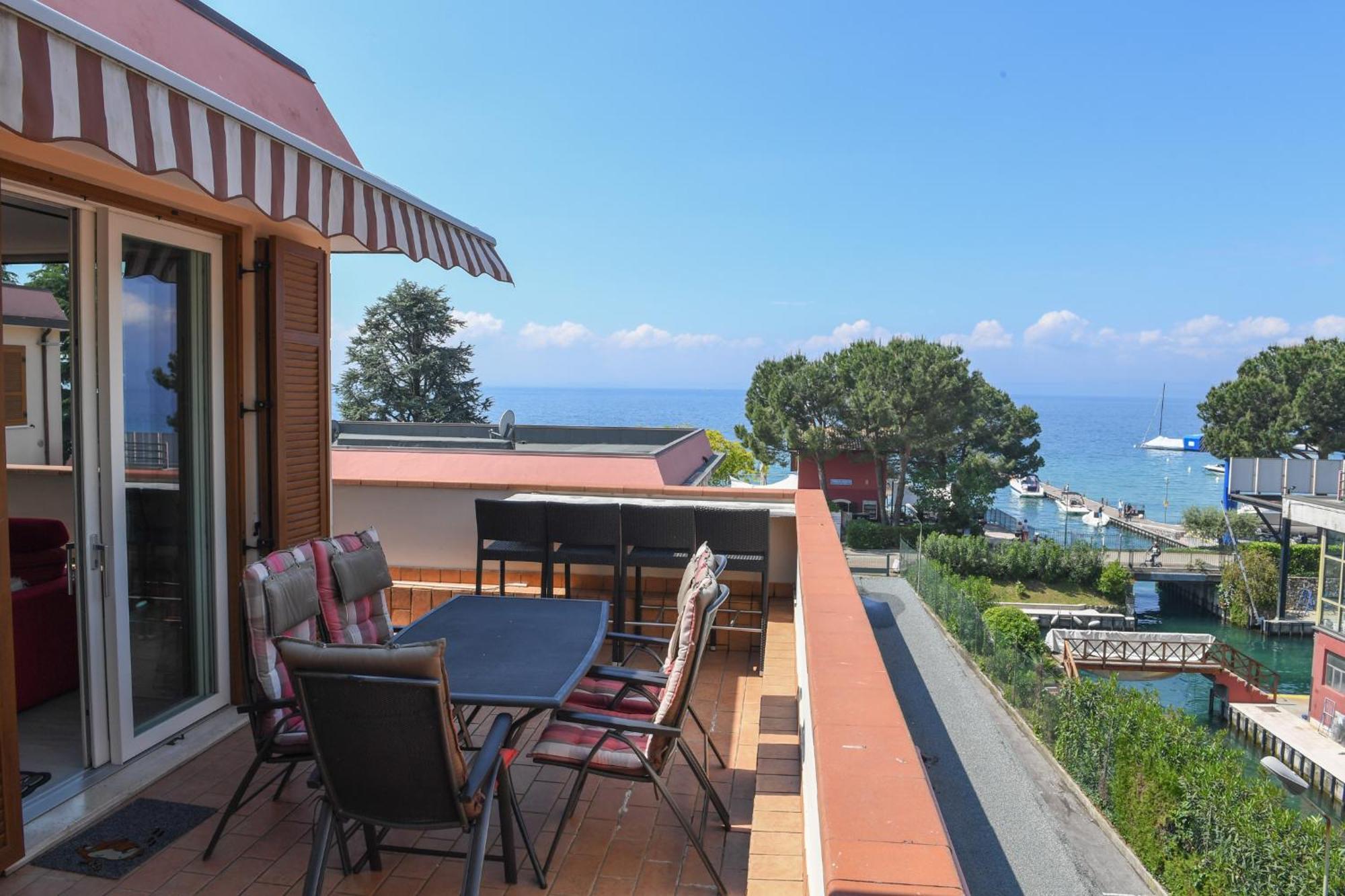 شقة Favola Bella The Panoramic Penthouse باردولينو المظهر الخارجي الصورة